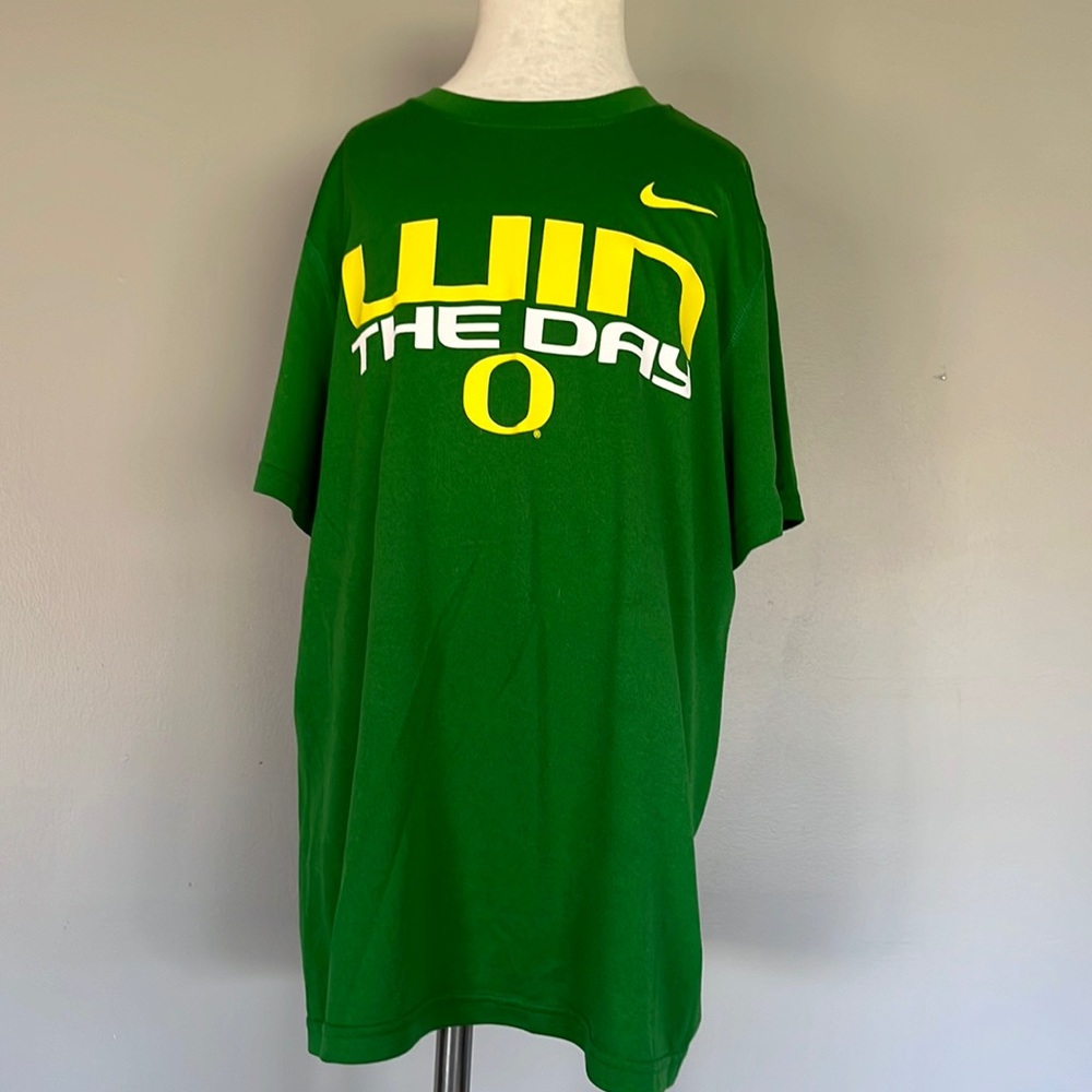 Boys Nike Dri-Fit Oregon Ducks “Win the Day” Short Sleeve Tee Various Sizes - Picture 1 of 6
